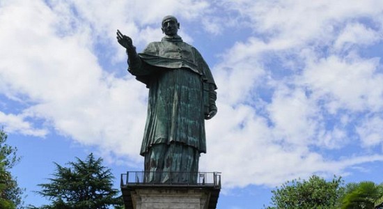 Statue San Carlo Borromeo in Arona